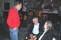 Die Oldie-Fete im "Ahabs Club" am vergangenen Freitag war wieder einmal ein fr�hliches "Familientreffen" der Beat-Freunde: Erwin "Sirpriess" Prie� (links) und Ralf Fr�hlich (Mitte) vom "CUX '66"-Team plauderten angeregt mit Beat-Urgestein "Zotty" Brockhoff ("Rhythm Brothers").