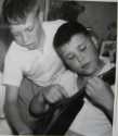 Solche Fotos hat noch nicht einmal E C in seinem Buch.
Peter mit Mandoline.
Da muss Peter aber in den aller untersten Schuhkartons gew�hlt haben. Seid gespannt es kommen noch mehr solcher Bilder.
Danke Peter.

Foto Peter Meyer