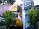 Dies ist die imposante Aussenansicht auf der Reeperbahn. Drinnen darf man eigentlich nicht fotografieren. Vielleicht gelingt mir ja mal ein kleiner Eindruck.
Auf alle F�lle sollte man es selbst besuchen. Das Museum hat t�glich von 10:00 - 22:00 Uhr ge�ffnet und verf�gt sogar �ber eine Restauration.
Viele interessante �berraschungen und Interaktivit�ten werden geboten.

Foto: Ralf Fr�hlich