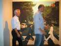 Am 31.08.2009 "beschritten" Christian und Ralf den ber�hmten Zebra-Streifen in der Abbey Road im Beatles-Museum Hamburg.

Foto: Heike Leuschner