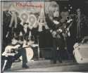 Vom 15. - 28. Februar 1965 traten in CUX im Club 99 The Kosmonauts auf. Sie wurden angek�ndigt: "F�nf Mann mit ihrer gro�en Beat-Parade". Der gro�e S�nger mit Glatze ist hier nicht abgebildet.

Foto: Ralf Fr�hlich